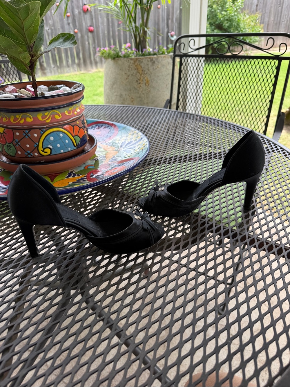 CHANEL Black Open-Toe D'Orsay Heels with Bow and Gold CC Accent - Picture 5 of 11
